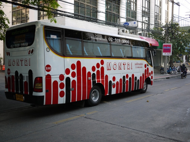 日本人学校バスMONTRI