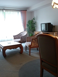 La Kris Service Apartment